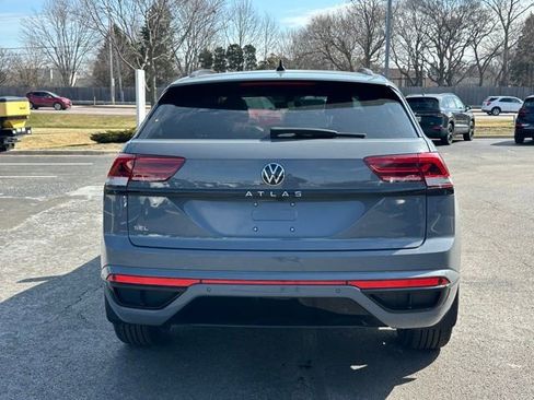 Certified 2023 Volkswagen Atlas Cross Sport SEL R-Line AWD/4WD image 5