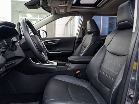 Used 2023 Toyota RAV4 Limited image 8