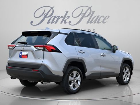 Used 2025 Toyota RAV4 XLE FWD image 5