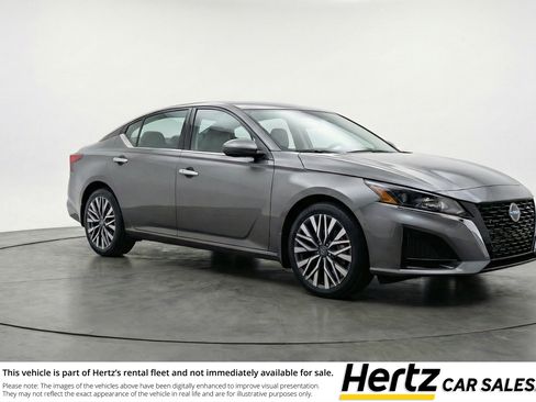 Used 2025 Nissan Altima 2.5 SV FWD image 1