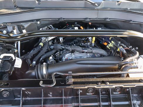 Used 2025 Ford Explorer ST-Line w/ ST-Line Street Pack image 19