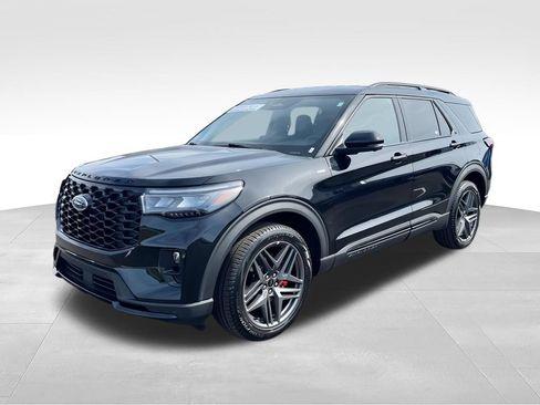 Used 2025 Ford Explorer ST-Line w/ ST-Line Street Pack AWD/4WD image 4