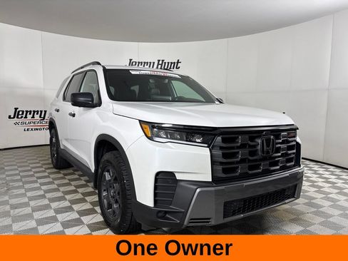 Used 2026 Honda Pilot TrailSport image 4