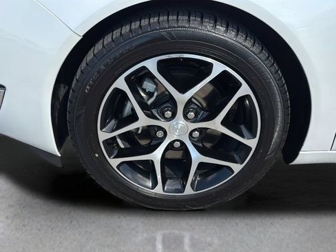 Used 2017 Buick Regal Sport Touring FWD image 27