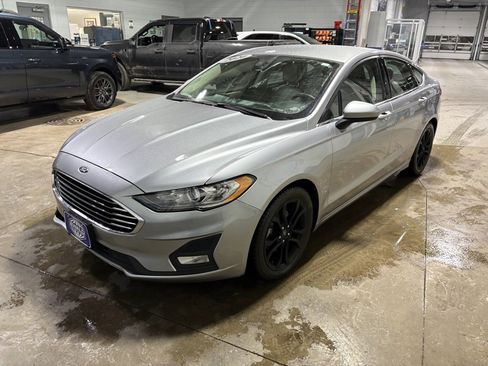 Used 2020 Ford Fusion SE w/ Equipment Group 151A image 6