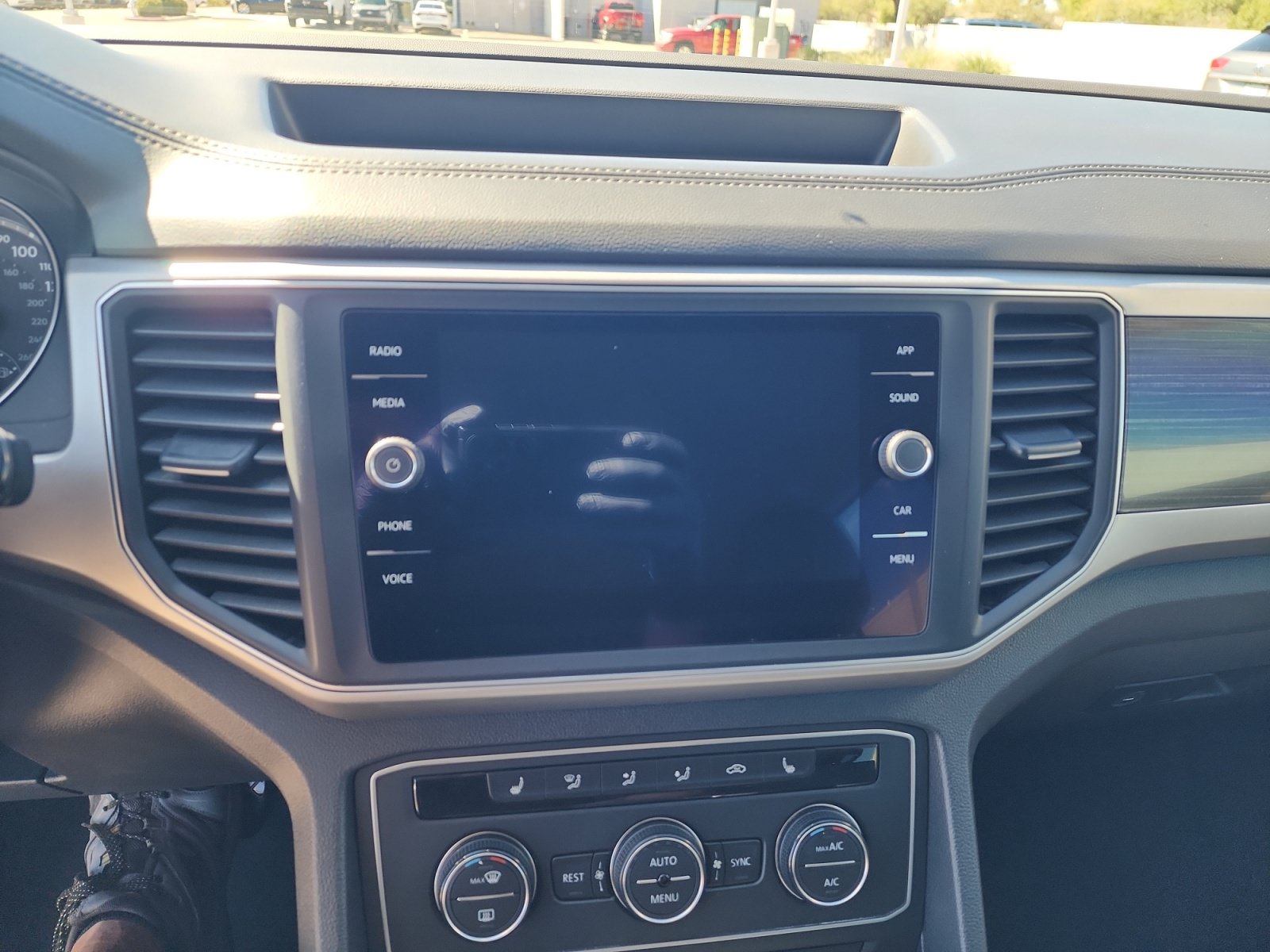Used 2018 Volkswagen Atlas SE FWD image 12