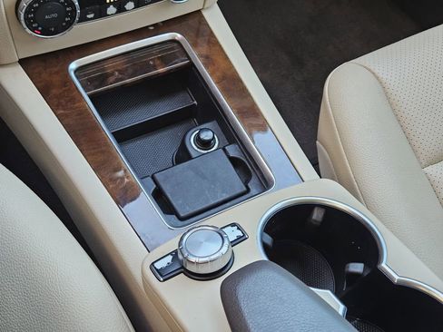 Used 2015 Mercedes-Benz GLK 350 2WD image 19