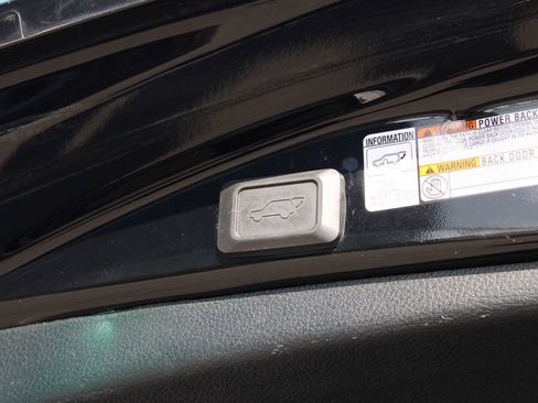 Used 2016 Toyota RAV4 SE image 12