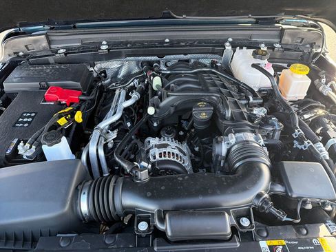 Used 2025 Jeep Gladiator Sport image 21