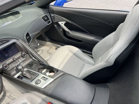 Used 2019 Chevrolet Corvette Stingray Coupe w/ Z51 1LT RWD image 14