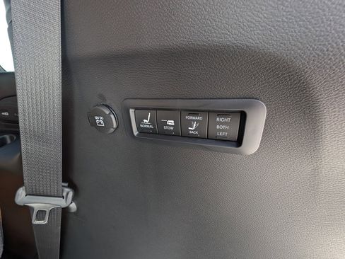 New 2026 Chrysler Pacifica Pinnacle w/ Trailer Tow Group image 53