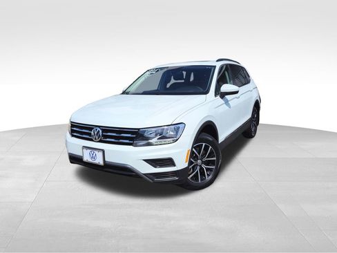Certified 2021 Volkswagen Tiguan SE w/ Panoramic Sunroof Package AWD/4WD image 3