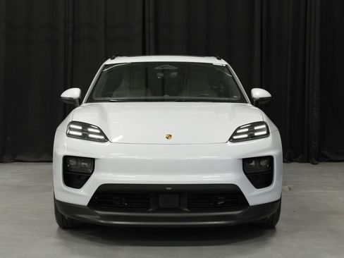 Certified 2025 Porsche Macan Electric RWD image 9