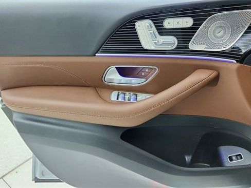 Used 2025 Mercedes-Benz GLS 450 4MATIC image 39