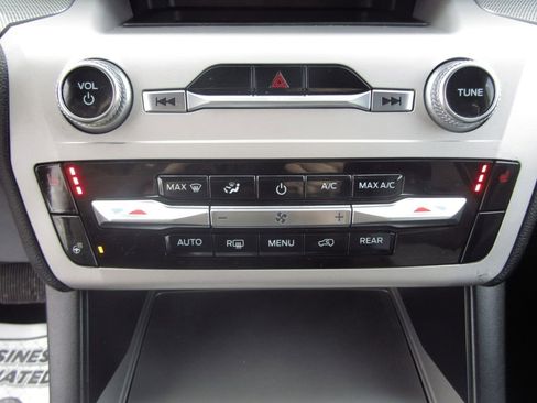 Used 2024 Ford Explorer XLT w/ Equipment Group 202A AWD/4WD image 27