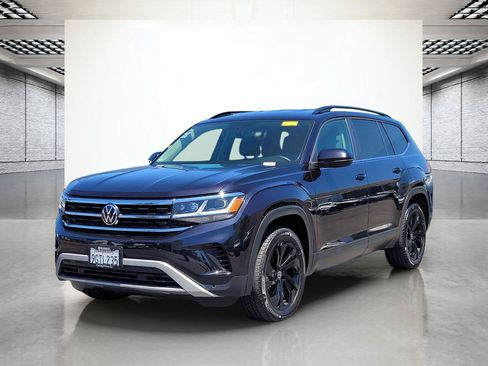 Certified 2023 Volkswagen Atlas SE w/ Black Wheel Package AWD/4WD image 10