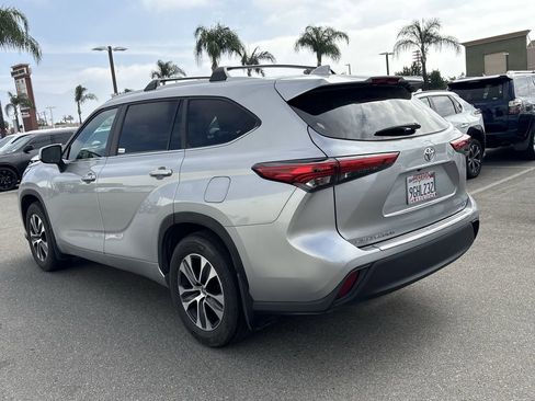 Used 2023 Toyota Highlander XLE FWD image 4