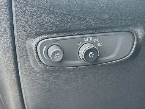 Used 2021 Chevrolet Equinox LT FWD image 10