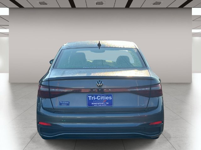 Used 2025 Volkswagen Jetta SE FWD image 4