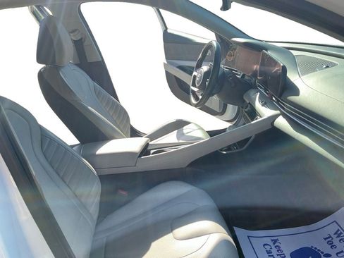 Used 2022 Hyundai Elantra Limited image 15