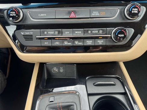 Used 2016 Kia Sedona SX FWD image 51