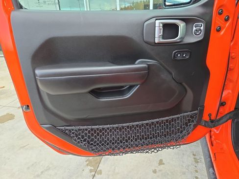 Used 2018 Jeep Wrangler Unlimited Rubicon image 12