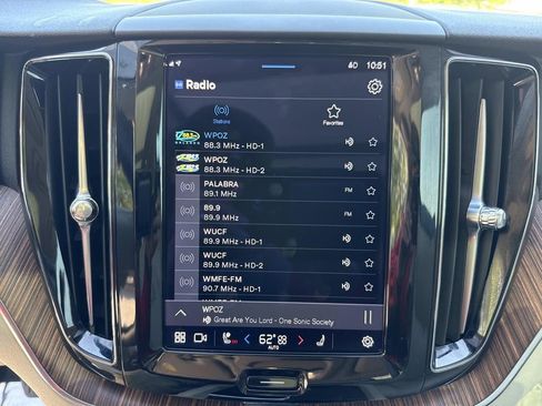 Used 2022 Volvo XC60 B5 Momentum w/ Climate Package FWD image 31