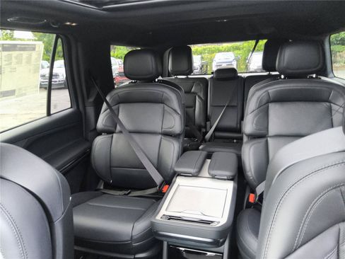 New 2026 Lincoln Navigator Reserve w/ Jet Appearance Package AWD/4WD image 15