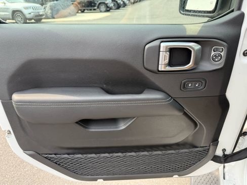 Used 2022 Jeep Wrangler Unlimited Sahara w/ Cold Weather Group image 11