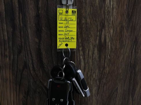 Used 2019 GMC Canyon SLT w/ Driver Alert Package AWD/4WD image 28