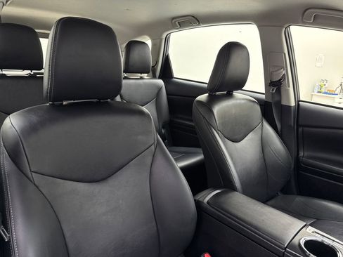 Used 2017 Toyota Prius V Four FWD image 23