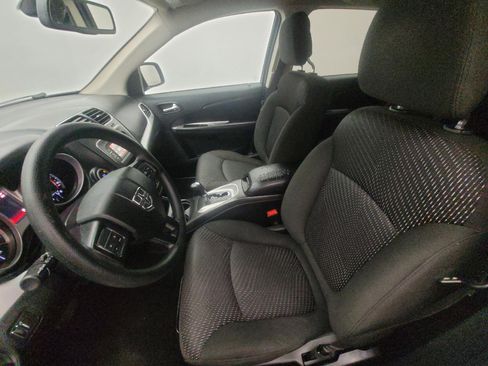 Used 2019 Dodge Journey SE image 17