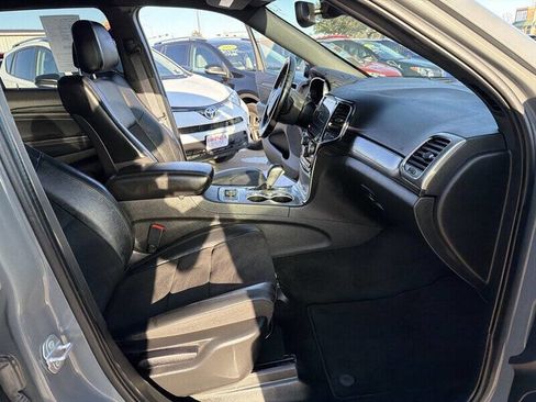 Used 2022 Jeep Grand Cherokee Laredo X image 21