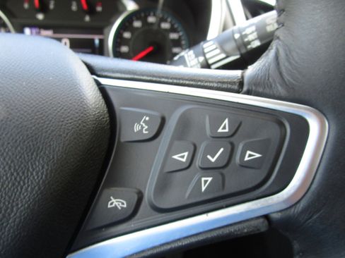 Used 2018 Chevrolet Equinox Premier image 23