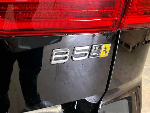 Used 2025 Volvo XC60 B5 Core w/ Protection Package Premier image 11