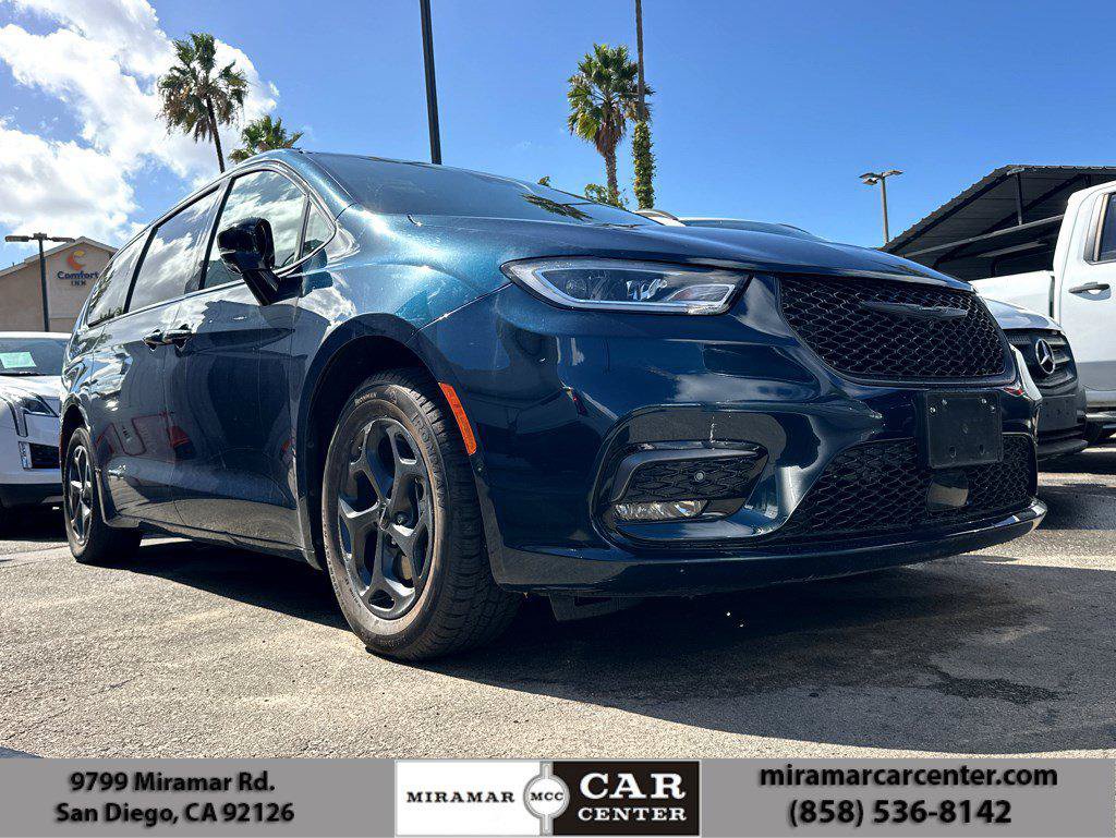 Used 2023 Chrysler Pacifica Limited w/ Uconnect Theater Family Group FWD image 1