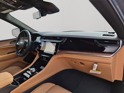 New 2026 Jeep Grand Cherokee Summit image 14