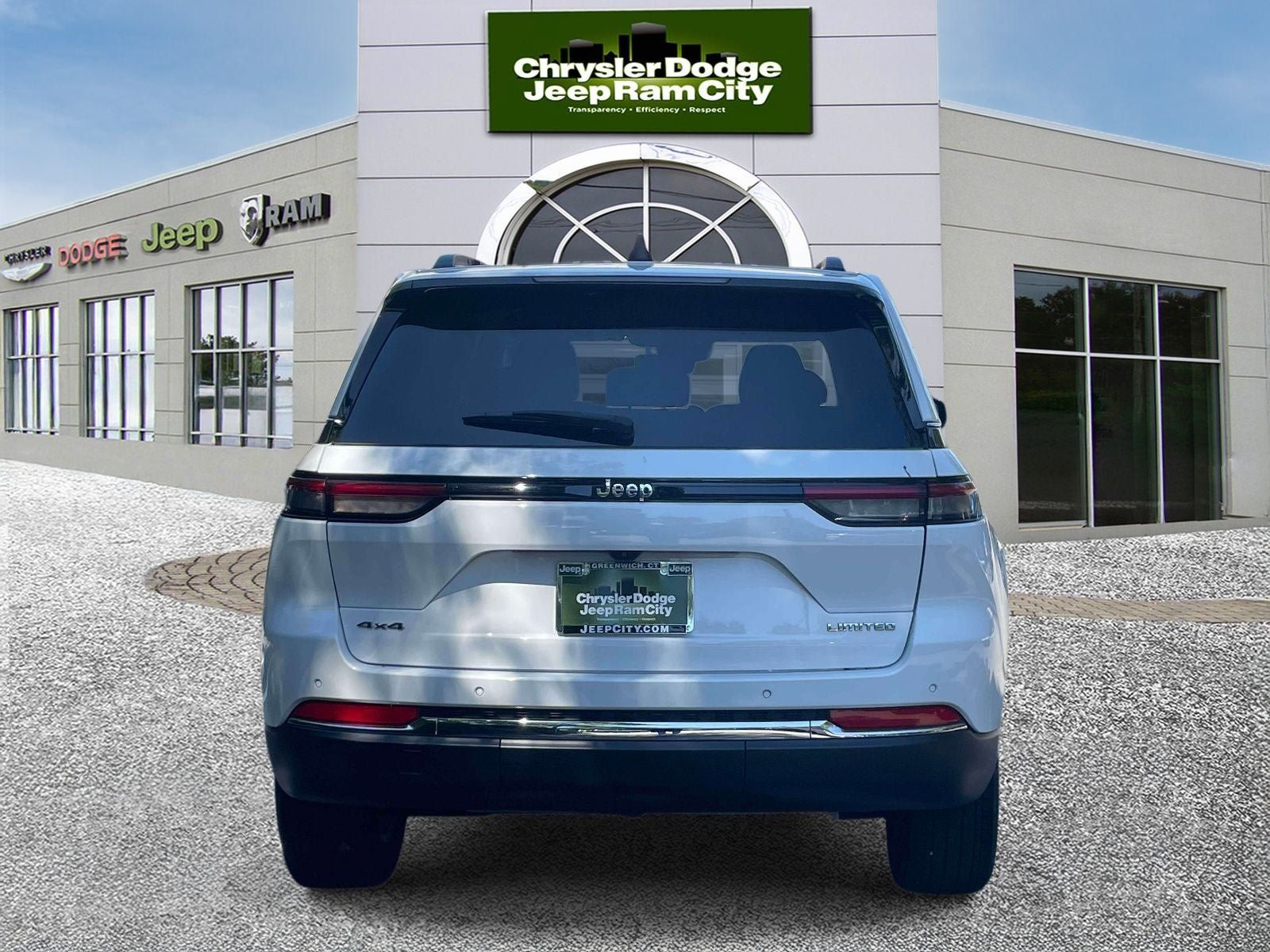 Used 2023 Jeep Grand Cherokee Limited AWD/4WD image 7