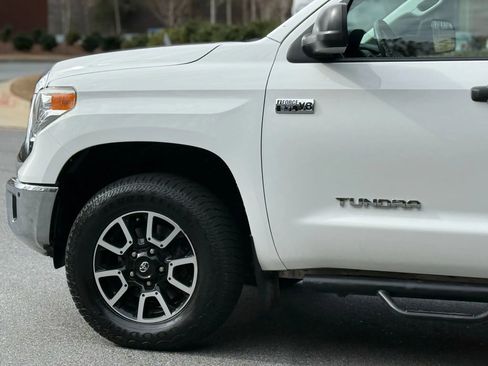Used 2017 Toyota Tundra SR5 image 8