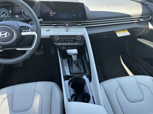New 2025 Hyundai Elantra Limited image 5