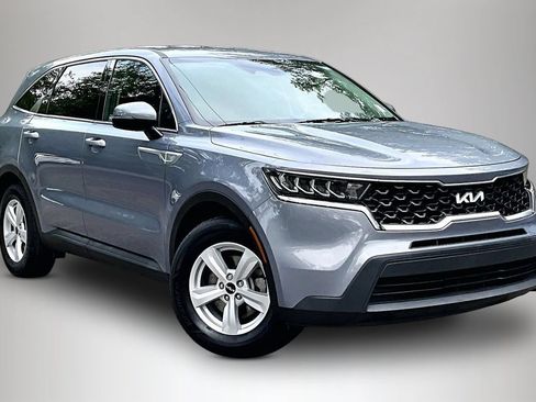 Used 2022 Kia Sorento LX FWD image 2