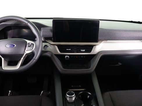 Used 2025 Ford Explorer Active AWD/4WD image 39