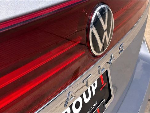 Used 2024 Volkswagen Atlas SE image 32