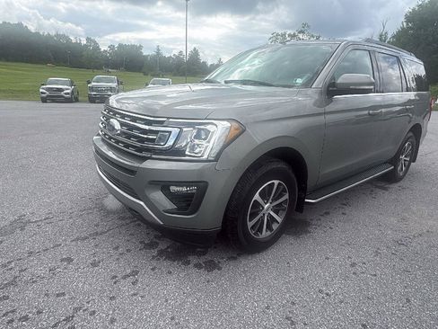Used 2019 Ford Expedition XLT w/ Equipment Group 202A AWD/4WD image 8