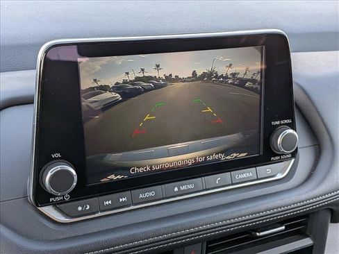 Used 2024 Nissan Rogue SV FWD image 19