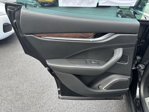 Used 2017 Maserati Levante S image 17