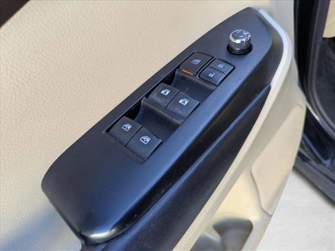 Used 2016 Toyota Highlander XLE image 7