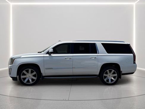 Used 2017 Cadillac Escalade ESV Luxury AWD/4WD image 2