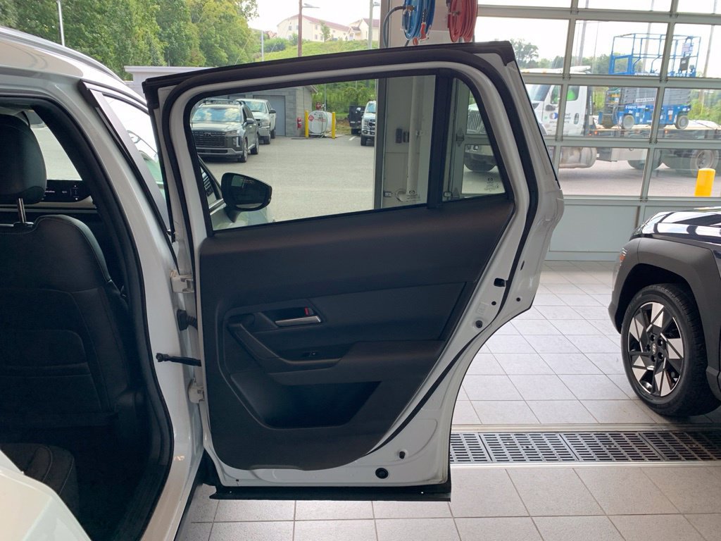 Used 2025 MAZDA CX-50 AWD 2.5 S w/ Premium Package image 19