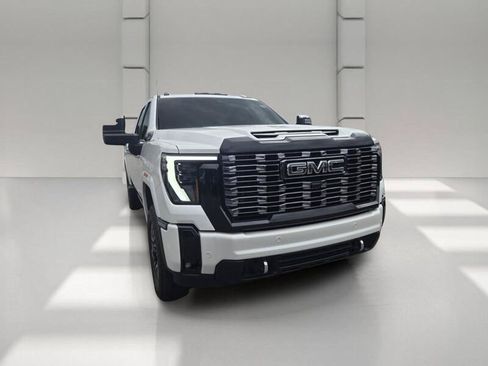Used 2025 GMC Sierra 3500 Denali Ultimate AWD/4WD image 3